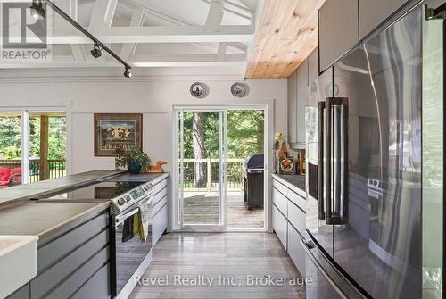 22 Camp Road, Mckellar, ON - Indoor Photo Showing Kitchen