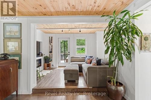 22 Camp Road, Mckellar, ON - Indoor
