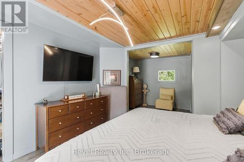 22 Camp Road, Mckellar, ON - Indoor Photo Showing Bedroom