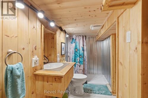 22 Camp Road, Mckellar, ON - Indoor Photo Showing Bathroom