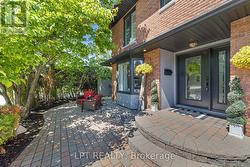 11 ELDERWOOD TRAIL Ottawa, ON K2S 1C9