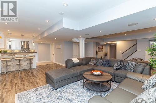 3340 Ferris Street, Burlington, ON - Indoor Photo Showing Living Room