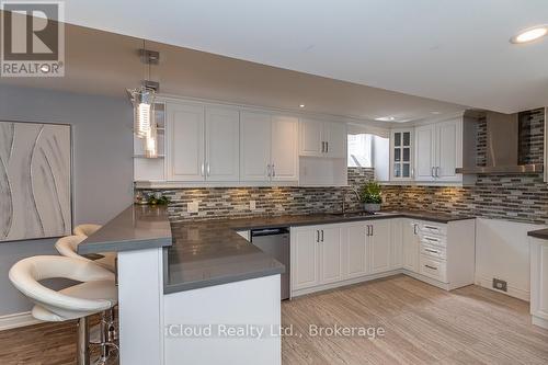 Kitchen - 3340 Ferris Street, Burlington, ON - Indoor Photo Showing Kitchen With Upgraded Kitchen