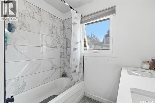 1960 Cowan Crescent, Regina, SK - Indoor Photo Showing Bathroom