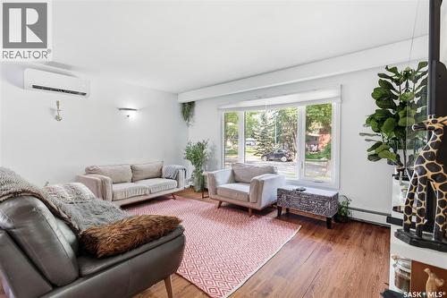 1960 Cowan Crescent, Regina, SK - Indoor Photo Showing Living Room
