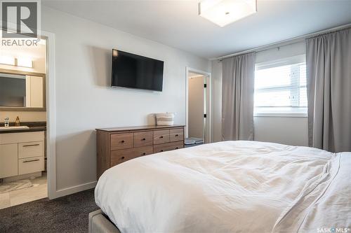 359 Marlatte Street, Saskatoon, SK - Indoor Photo Showing Bedroom