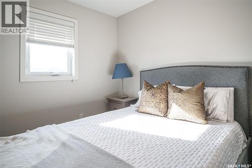 359 Marlatte Street, Saskatoon, SK - Indoor Photo Showing Bedroom