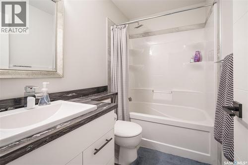 359 Marlatte Street, Saskatoon, SK - Indoor Photo Showing Bathroom