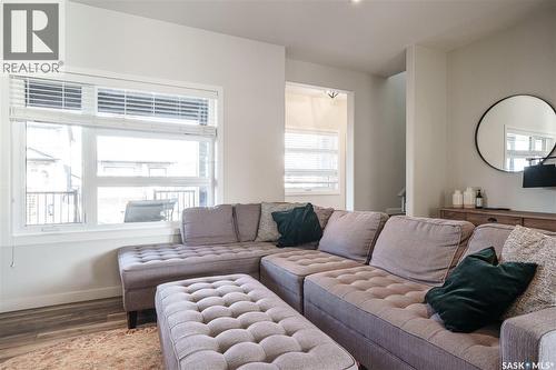 359 Marlatte Street, Saskatoon, SK - Indoor Photo Showing Living Room
