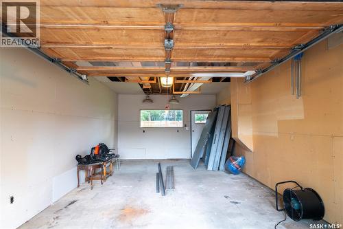 110 Meglund Place, Saskatoon, SK - Indoor Photo Showing Garage