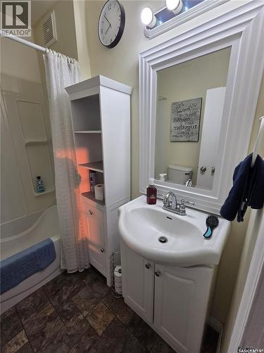 258 Second Street Ne, Wadena, SK - Indoor Photo Showing Bathroom