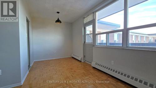 401 - 98 HOLGATE STREET , Barrie, Ontario L4N 2T9 4