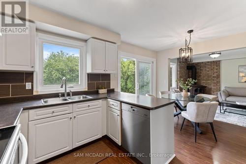 470 Aberfoyle Court, Mississauga, ON - Indoor Photo Showing Kitchen With Double Sink