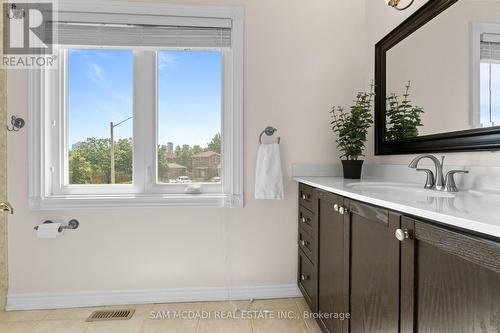 470 Aberfoyle Court, Mississauga, ON - Indoor Photo Showing Bathroom