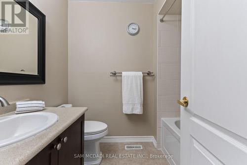 470 Aberfoyle Court, Mississauga, ON - Indoor Photo Showing Bathroom
