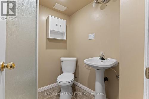 470 Aberfoyle Court, Mississauga, ON - Indoor Photo Showing Bathroom