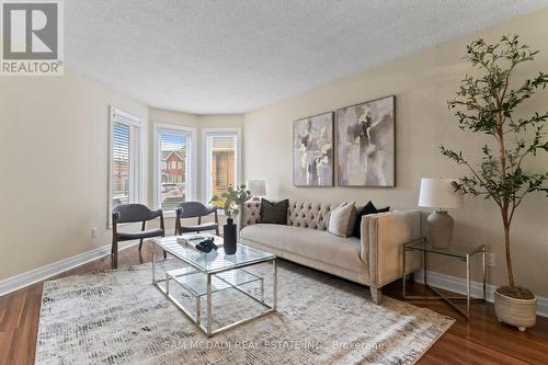 470 Aberfoyle Court, Mississauga, ON - Indoor Photo Showing Living Room