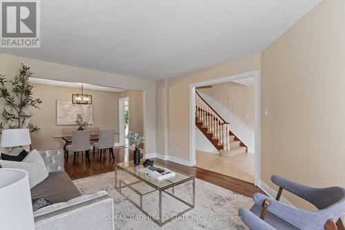 470 Aberfoyle Court, Mississauga, ON - Indoor Photo Showing Living Room