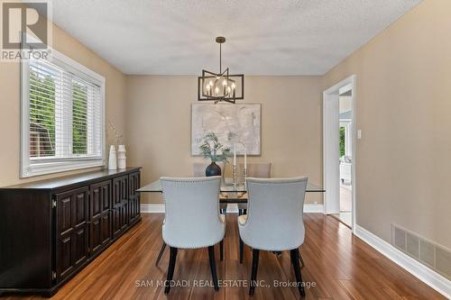 470 Aberfoyle Court, Mississauga, ON - Indoor Photo Showing Dining Room