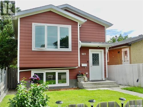 907 Ominica STREET E  Moose Jaw, SK S6H 0J1
