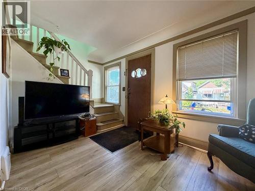 55 Holmes Avenue, Hamilton, ON - Indoor Photo Showing Living Room