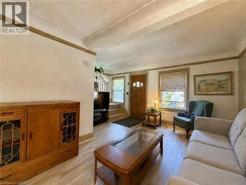 55 Holmes Avenue, Hamilton, ON - Indoor Photo Showing Living Room