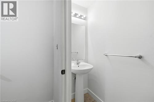 3115 Edgar Avenue, Burlington, ON - Indoor Photo Showing Bathroom