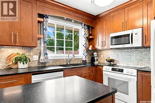 506 Fisher Crescent, Saskatoon, SK - Indoor Photo Showing Kitchen With Double Sink