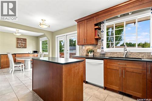 506 Fisher Crescent, Saskatoon, SK - Indoor Photo Showing Kitchen