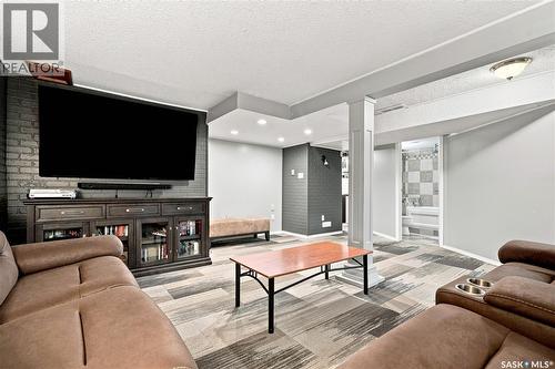 506 Fisher Crescent, Saskatoon, SK - Indoor Photo Showing Living Room
