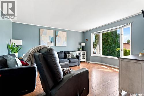 506 Fisher Crescent, Saskatoon, SK - Indoor Photo Showing Living Room