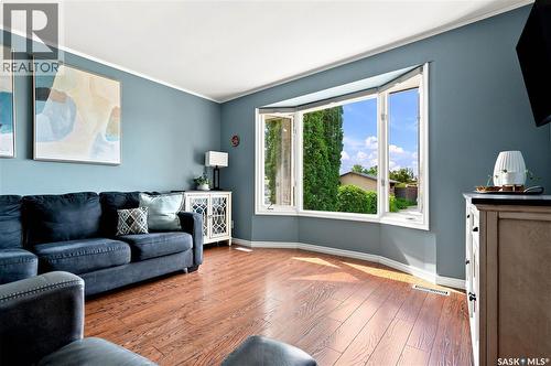 506 Fisher Crescent, Saskatoon, SK - Indoor Photo Showing Living Room