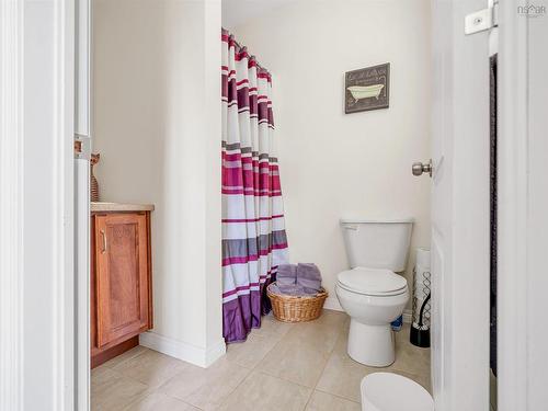 19 Katie Avenue, Brookside, NS - Indoor Photo Showing Bathroom