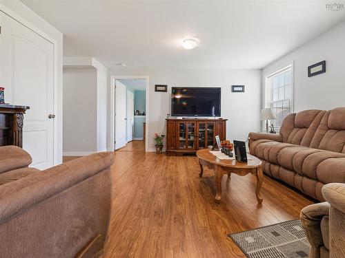 19 Katie Avenue, Brookside, NS - Indoor Photo Showing Living Room
