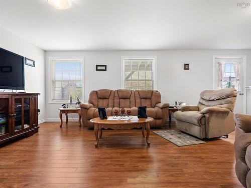 19 Katie Avenue, Brookside, NS - Indoor Photo Showing Living Room