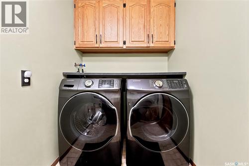 2734 Poplar Place E, Regina, SK - Indoor Photo Showing Laundry Room