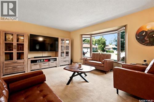 2734 Poplar Place E, Regina, SK - Indoor Photo Showing Living Room