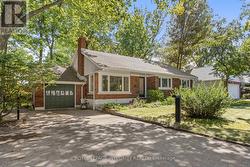 2183 WOODCREST ROAD  Ottawa, ON K1H 6J2