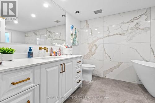 2183 Woodcrest Road, Ottawa, ON - Indoor Photo Showing Bathroom