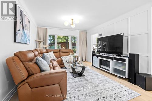 2183 Woodcrest Road, Ottawa, ON - Indoor Photo Showing Living Room