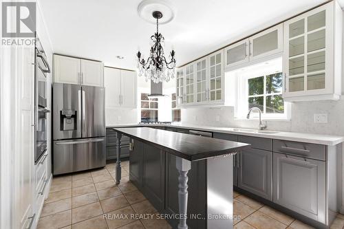 1544 Alexandra Boulevard, Mississauga, ON - Indoor Photo Showing Kitchen With Upgraded Kitchen