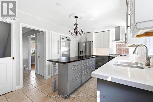1544 Alexandra Boulevard, Mississauga, ON - Indoor Photo Showing Kitchen With Double Sink With Upgraded Kitchen