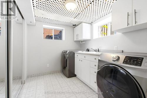 1544 Alexandra Boulevard, Mississauga, ON - Indoor Photo Showing Laundry Room