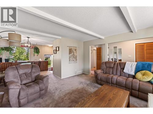2460 Devonshire Crescent, Prince George, BC - Indoor Photo Showing Living Room
