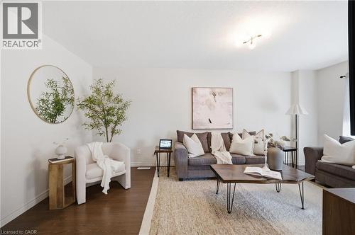 120 Yates Avenue, Cambridge, ON - Indoor Photo Showing Living Room