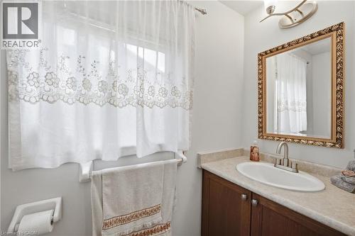 120 Yates Avenue, Cambridge, ON - Indoor Photo Showing Bathroom