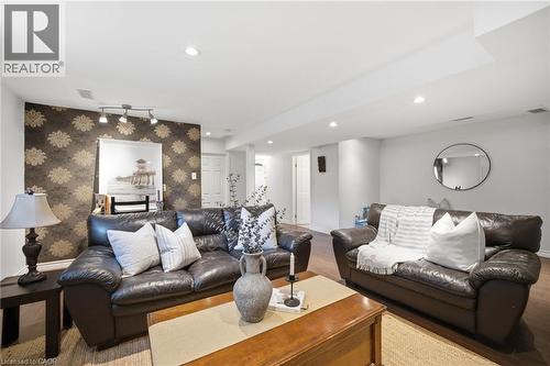 120 Yates Avenue, Cambridge, ON - Indoor Photo Showing Living Room