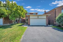 17 PUGSLEY AVENUE Richmond Hill, ON L4C 8B6