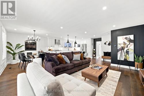 543 Limerick Road, Burlington, ON - Indoor Photo Showing Living Room