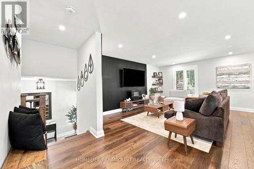 543 Limerick Road, Burlington, ON - Indoor Photo Showing Living Room
